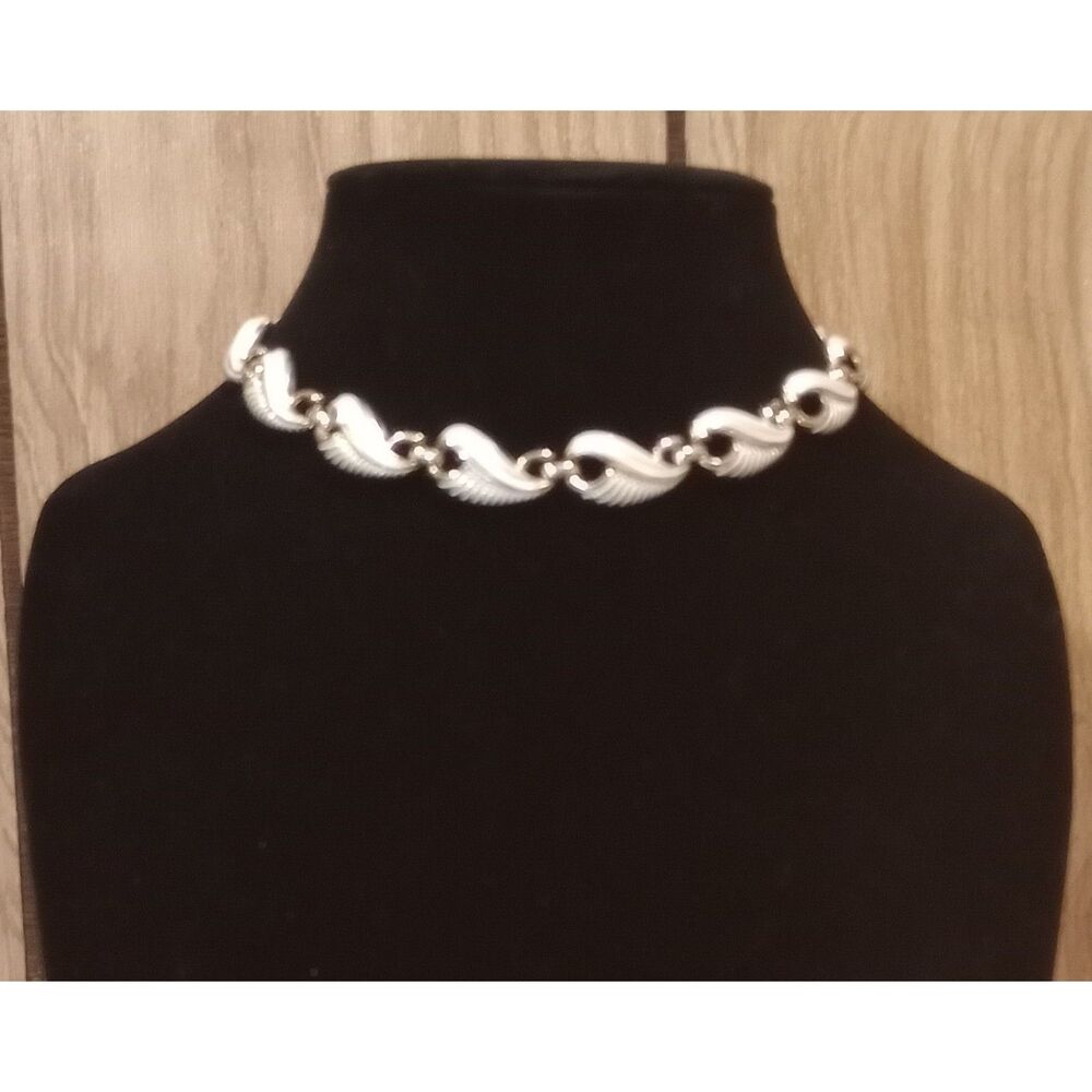 Vintage Coro Pegasus Design White Gold Tone Link 13-17" Hook Clasp Necklace